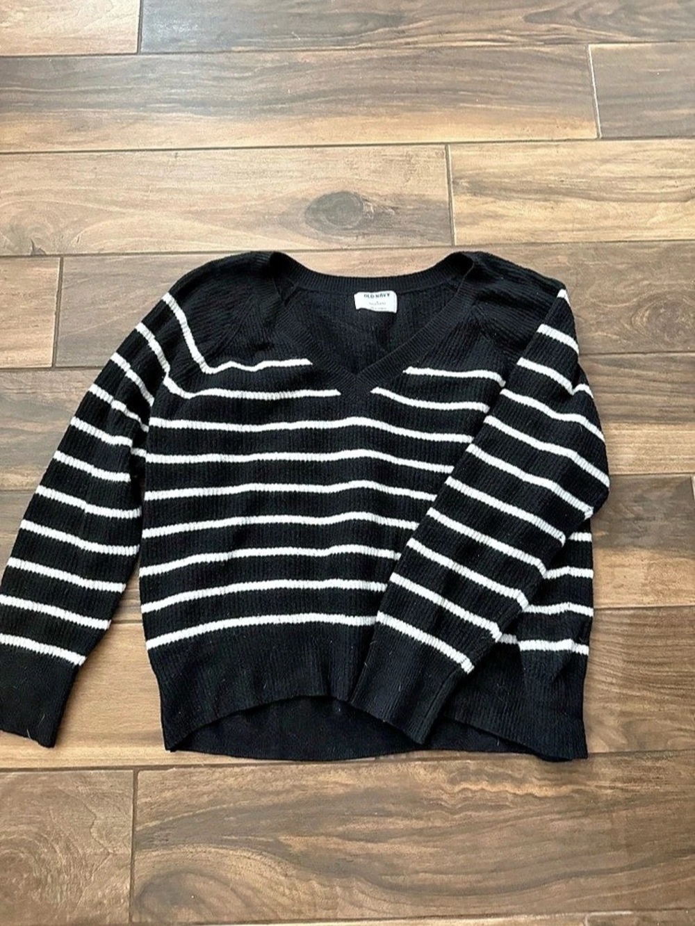 Old Navy Black and White Striped V-Neck Sweater